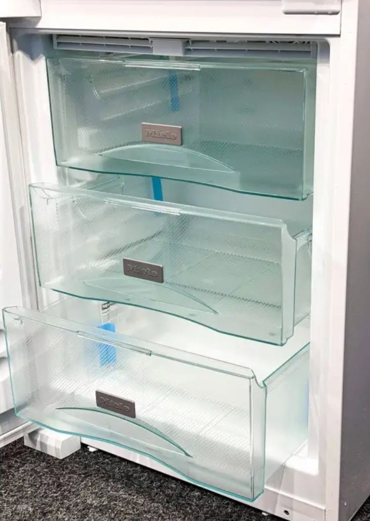 Холодильник Miele KDN 37132
