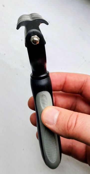 Щітка пуходерка фурмінатор для котів та собак колтуноріз