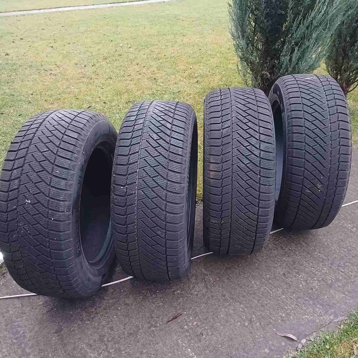 Шини Continental 255/55R 18
