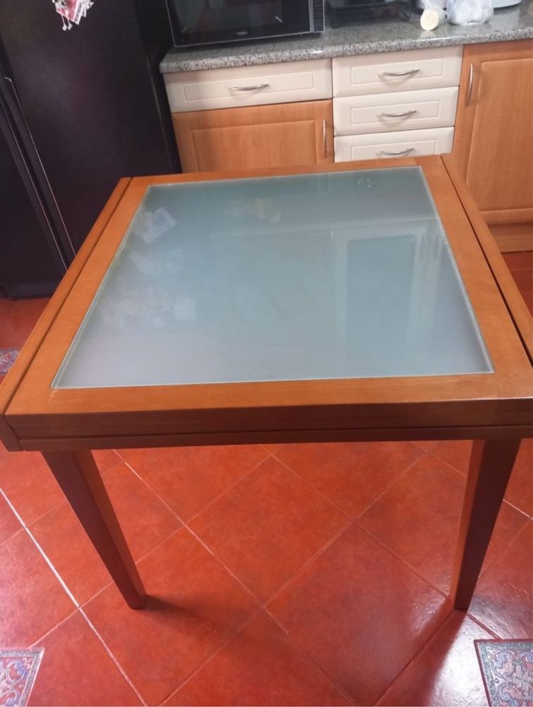 Mesa em cerejeira de sala ou cozinha