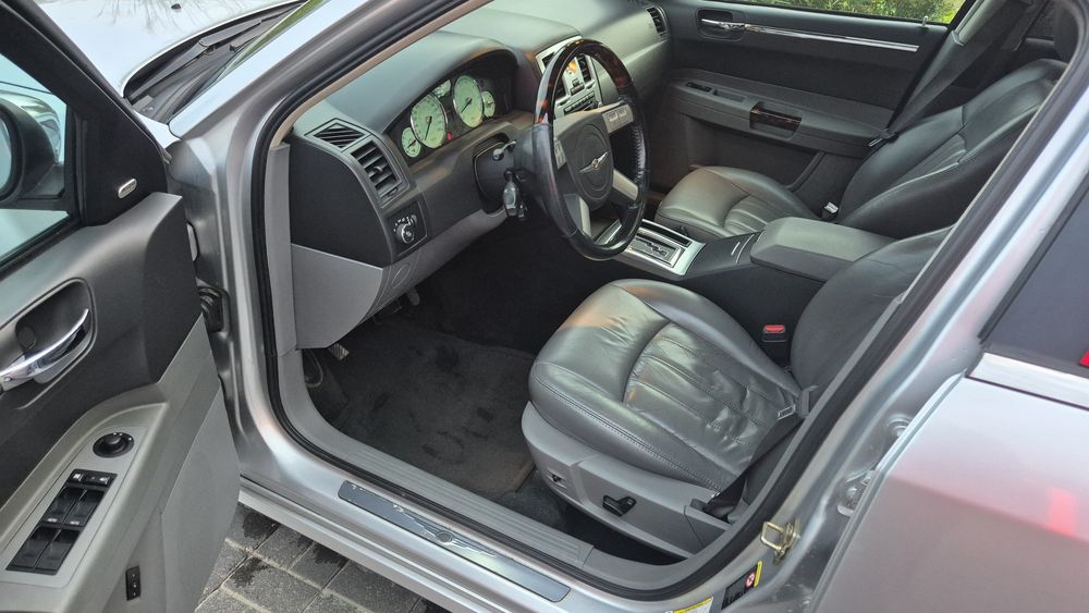 Chrysler 300C 5.7L HEMI Touring