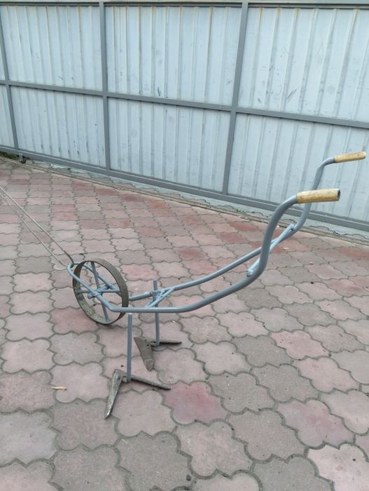 Ручний культиватор ,плоскоріз з двома лапами