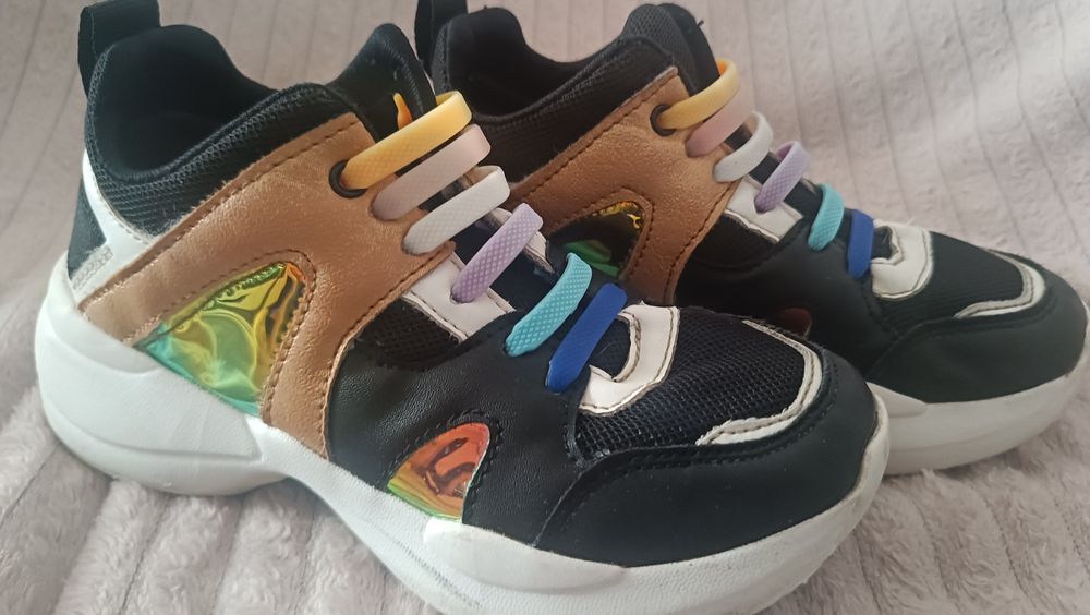 114. Lekkie adidasy dla dziewczynki