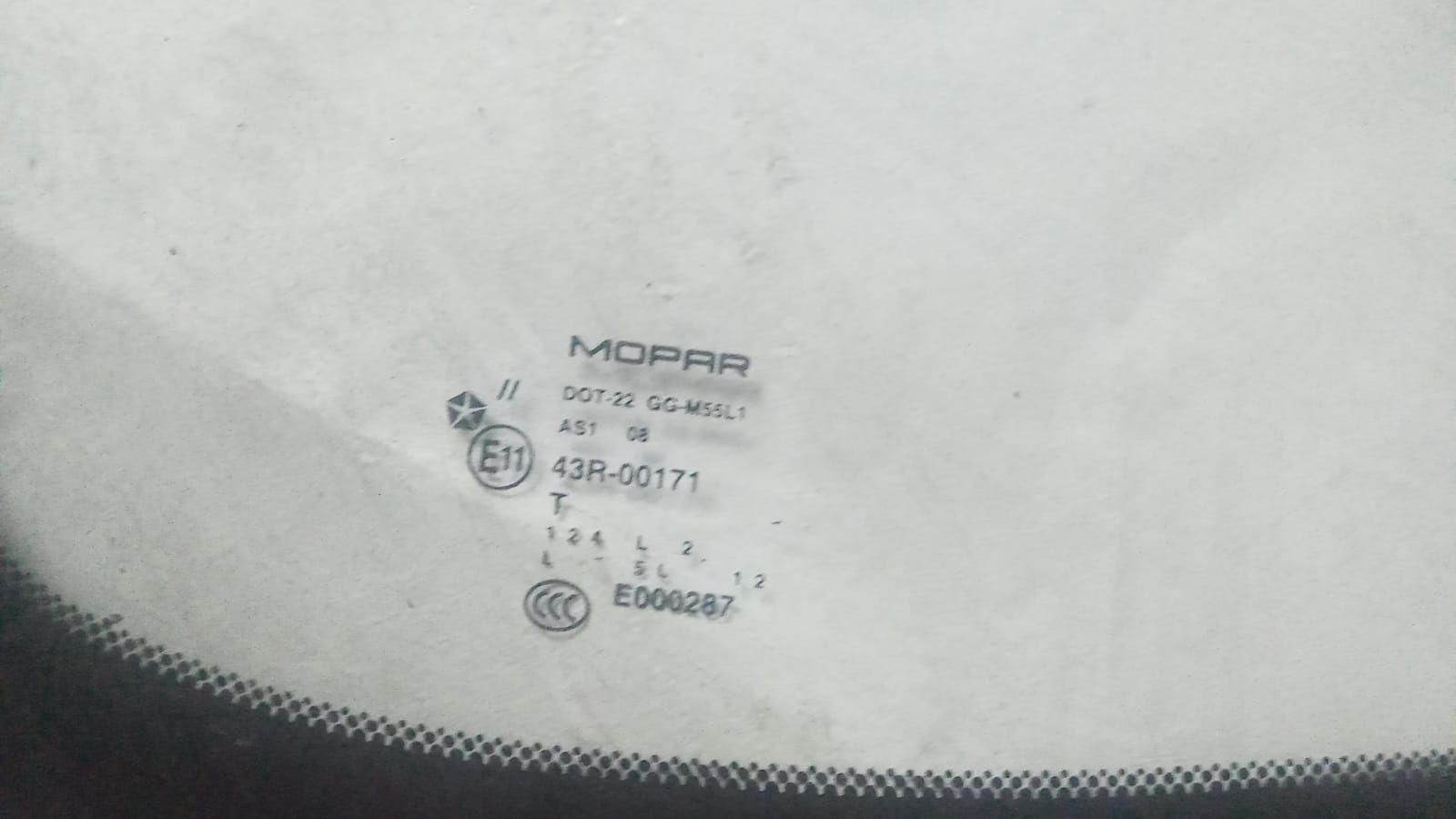 Szyba przednia w komplecie z tylna Chrysler 300c 04-10