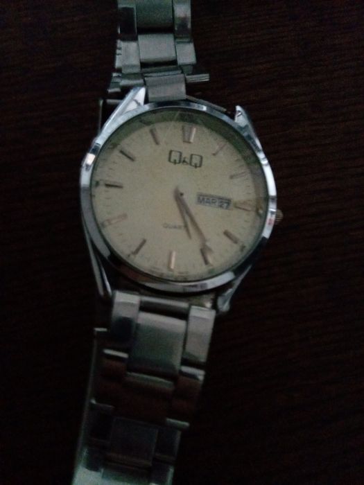 Гарний наручний годинник виробництво фірми Rosra з батарейкою,другий Q