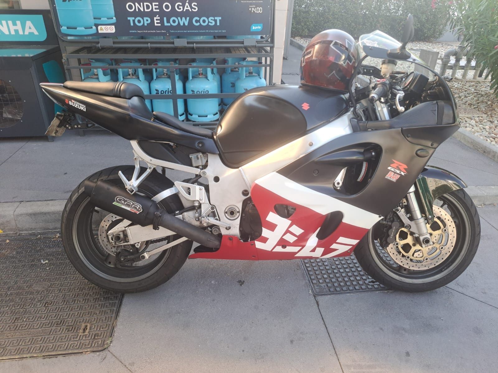 Suzuki Gsx-R 750
56,500 km +ou- isso
Moto encontra se em perfei