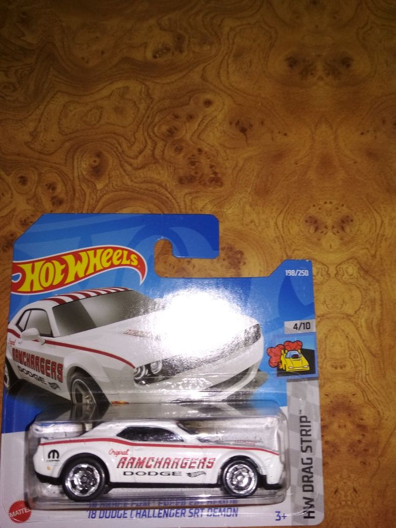 модель '18 Dodge Challenger SRT Ramchargers 

1:64 Scale

HW RACE DAY