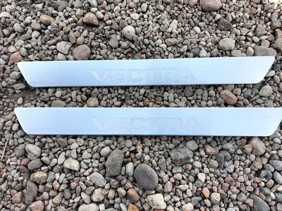 Emblemat na progi Vectra c