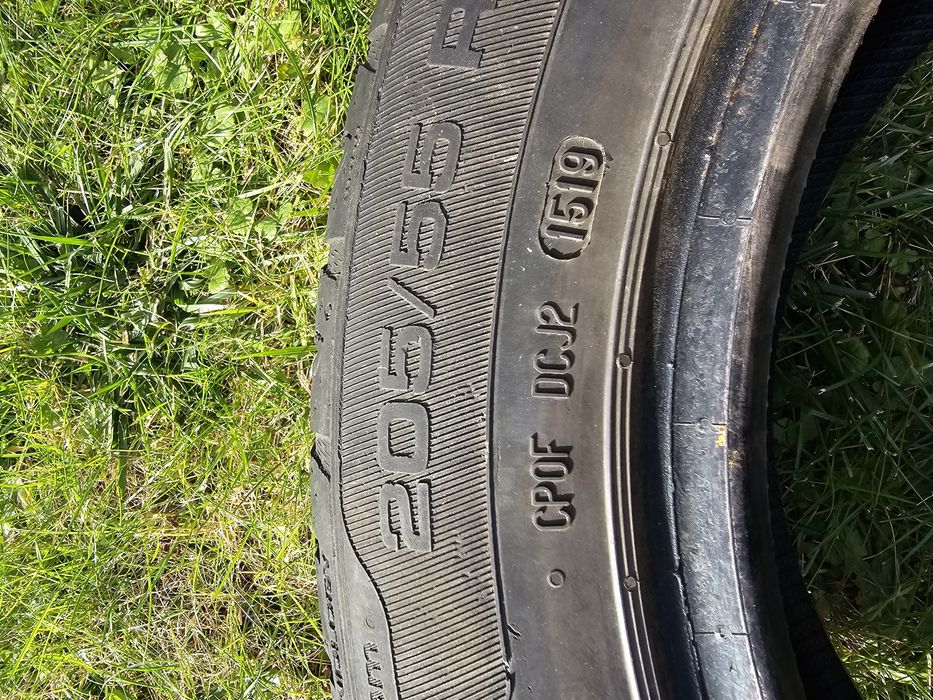 2 sztuki - 205/55 R16 - UNIROYAL- lato - jako uszkodzone