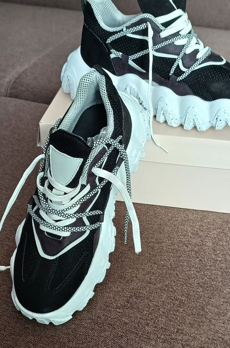 Красивые кроссовки