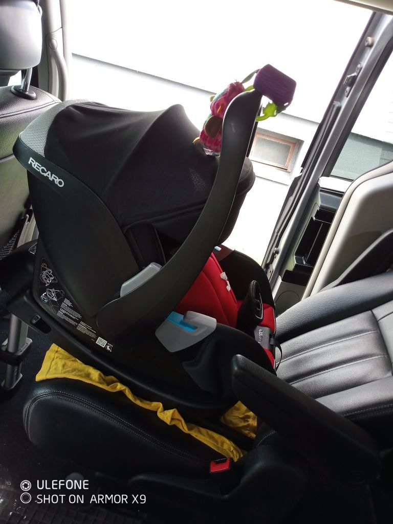 Fotelik samochodowy RECARO z bazą ISOFIX i wkładką dla niemowlaka