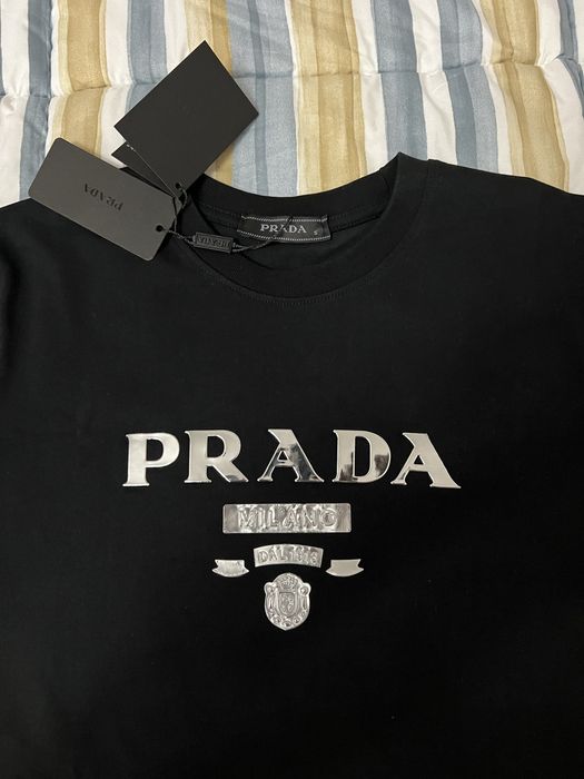 Tshirt Prada Preta - Tamanho S
