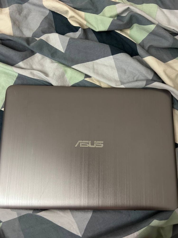 Ноутбук Asus e403S