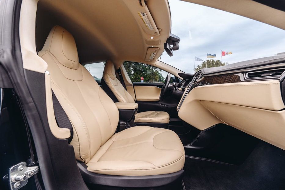 Tesla Model S 2013 год