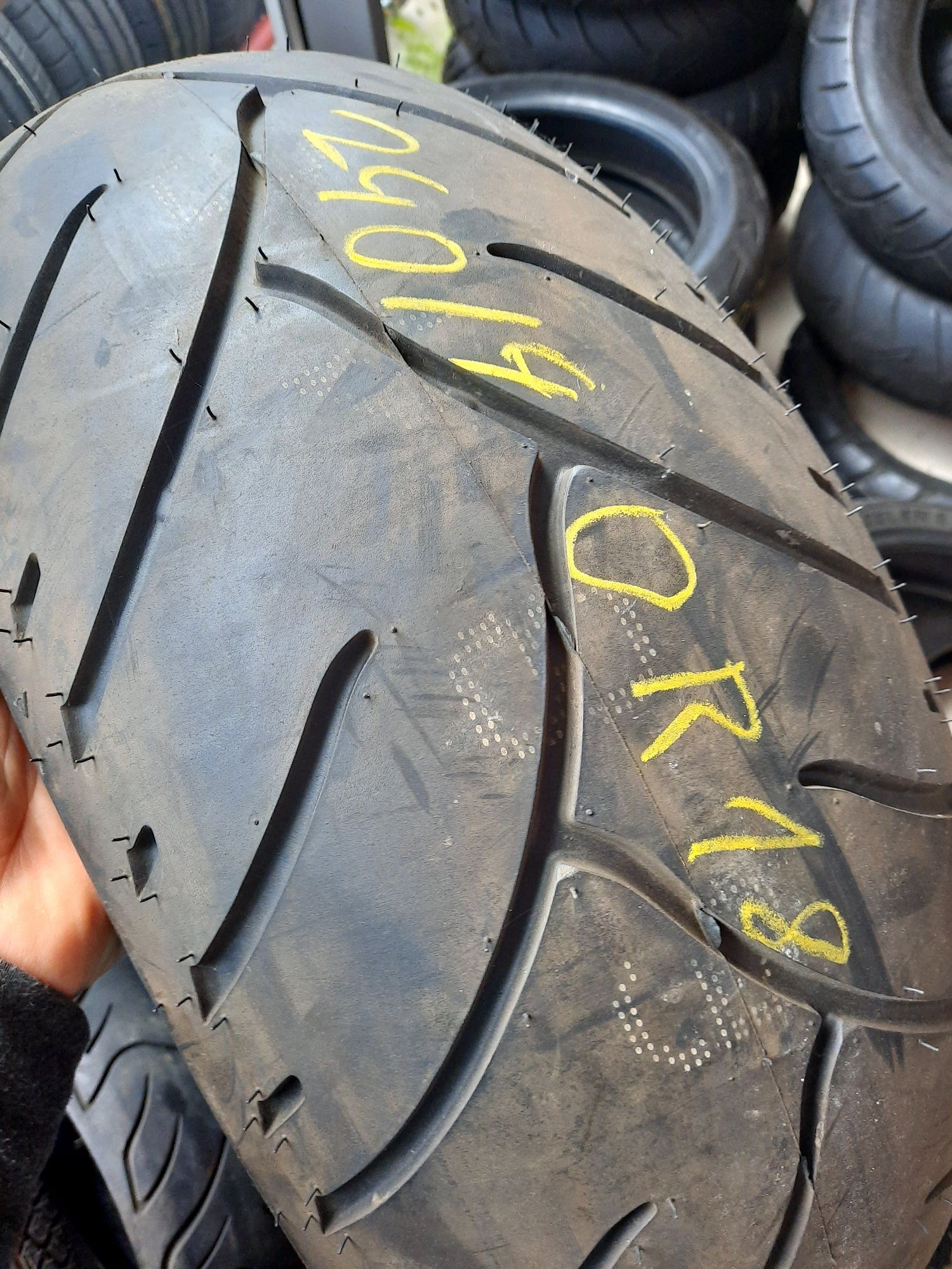 Nowa opona motocyklowa 240/40R18 Dunlop