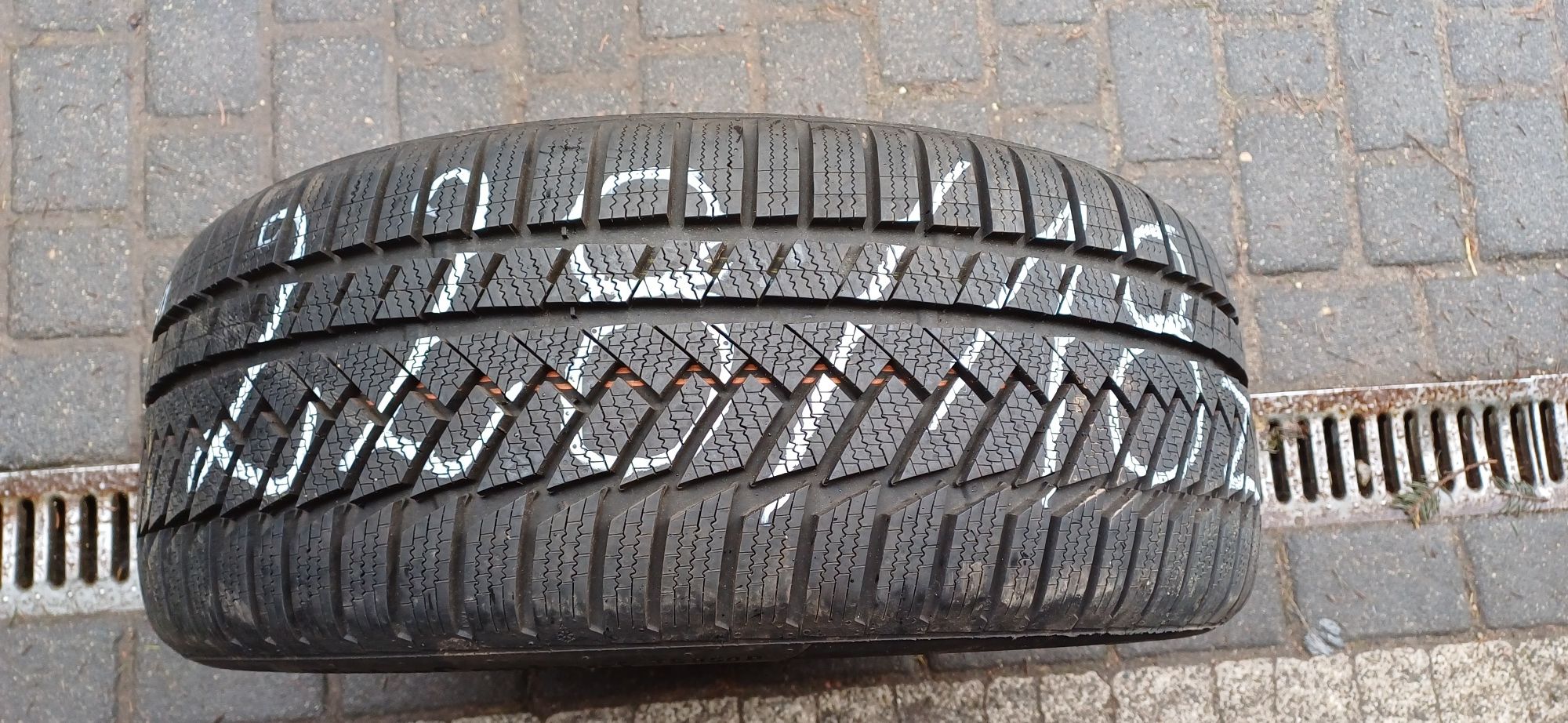 CONTINENTAL 245/45R18 100V , pojedyńcza opona zimowa.