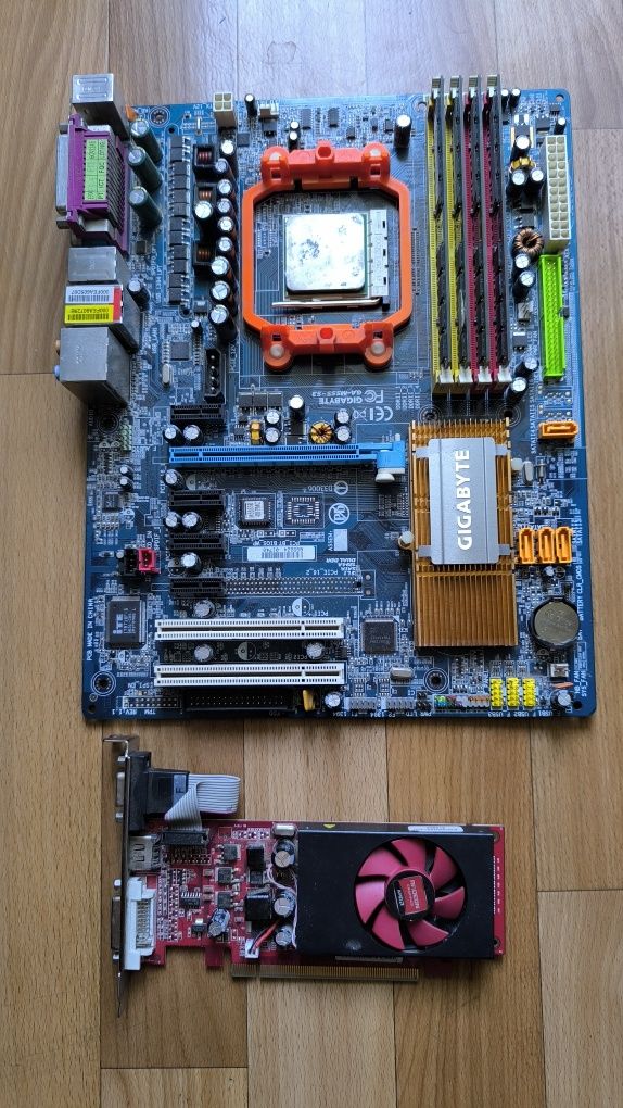 Материнська плата Gigabyte GA-M55S-S3