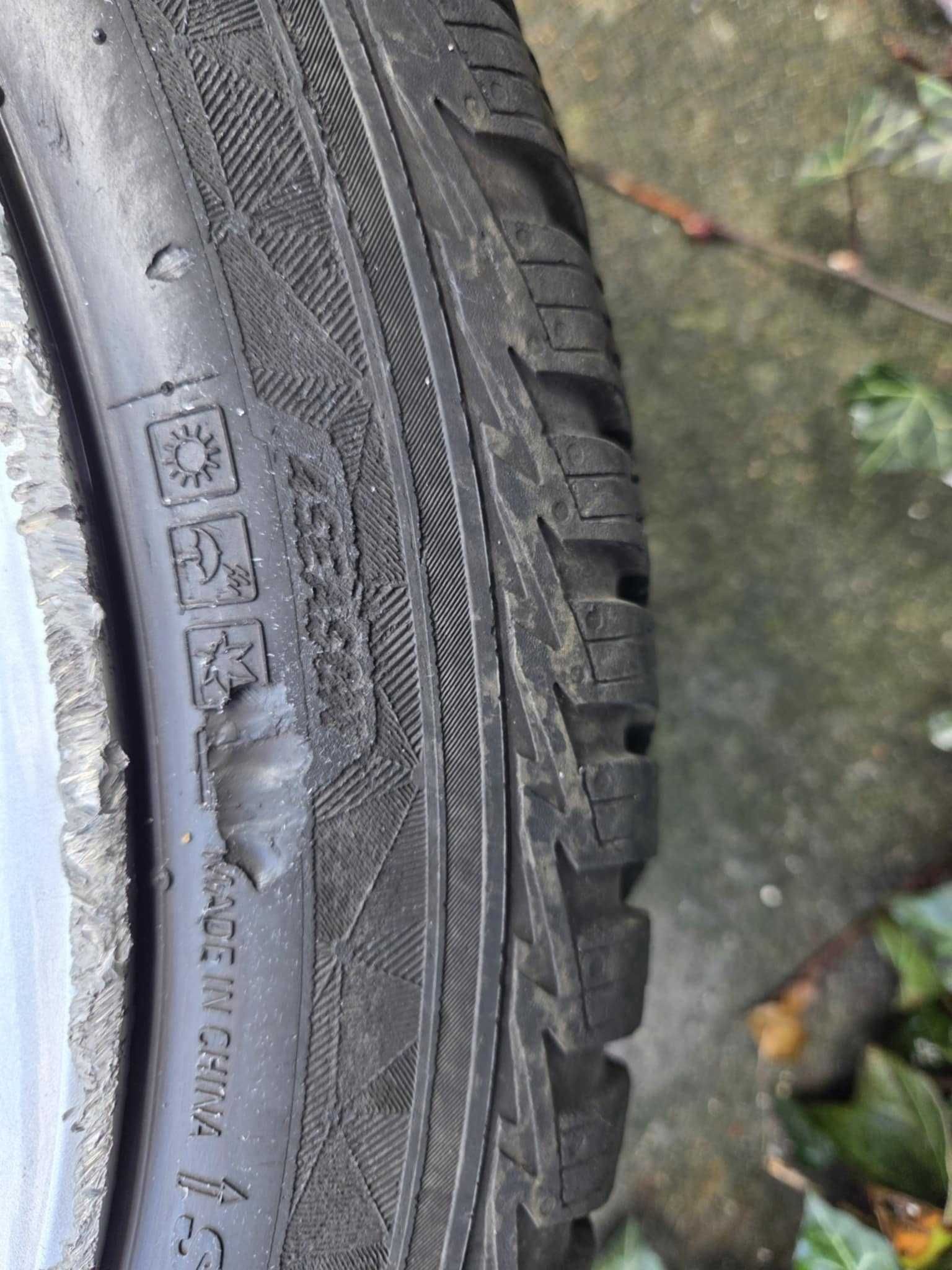 Koła/Felgi Toyota Prius 2014/15+Opony Kumho Solus4S 215/45R17 całorocz