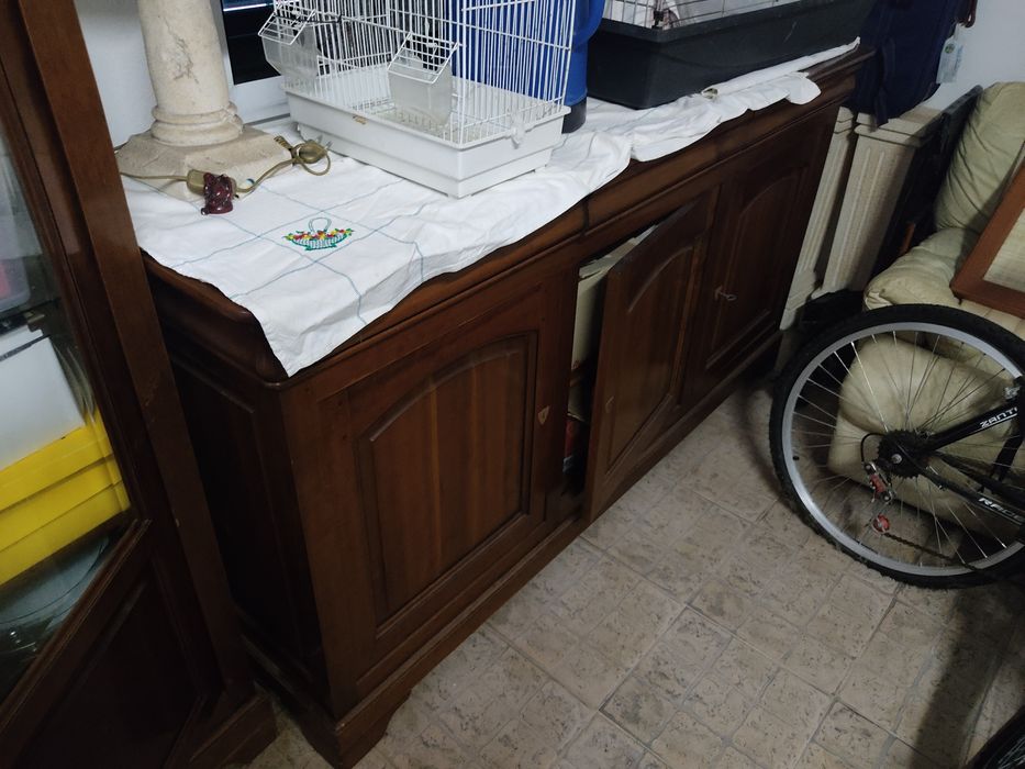 Conjunto de móveis em cerejeira