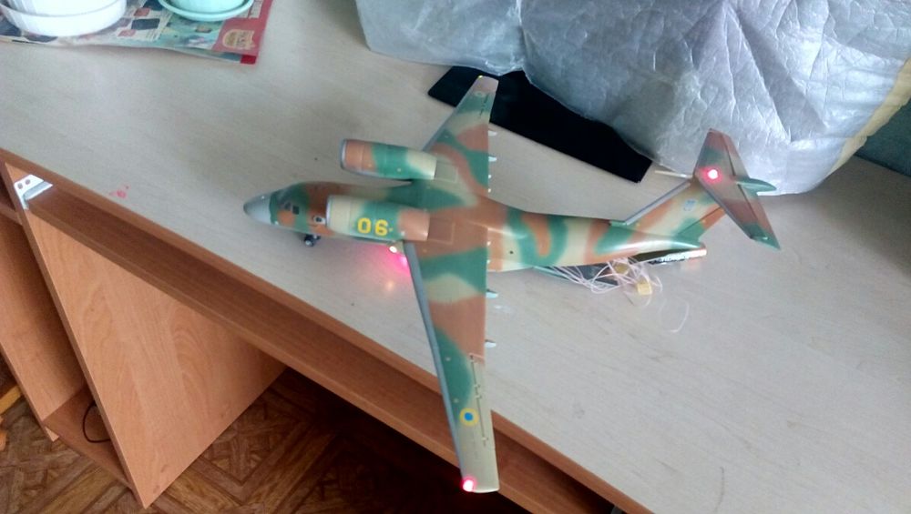 Модель самолёта АН 72П(электрофицированый)