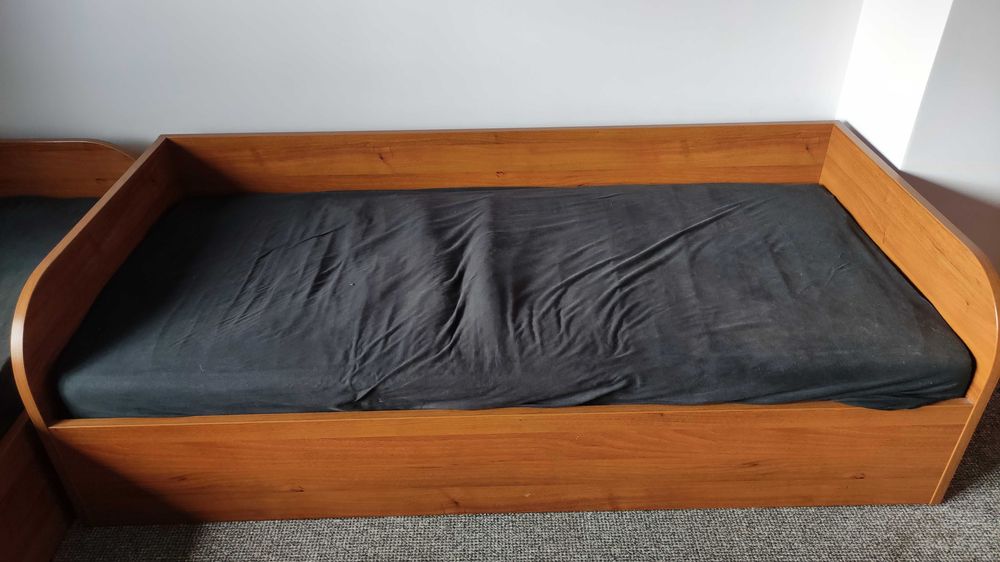 Łóżko pojedyncze 200x90 z materacem - dotępne 2 szt