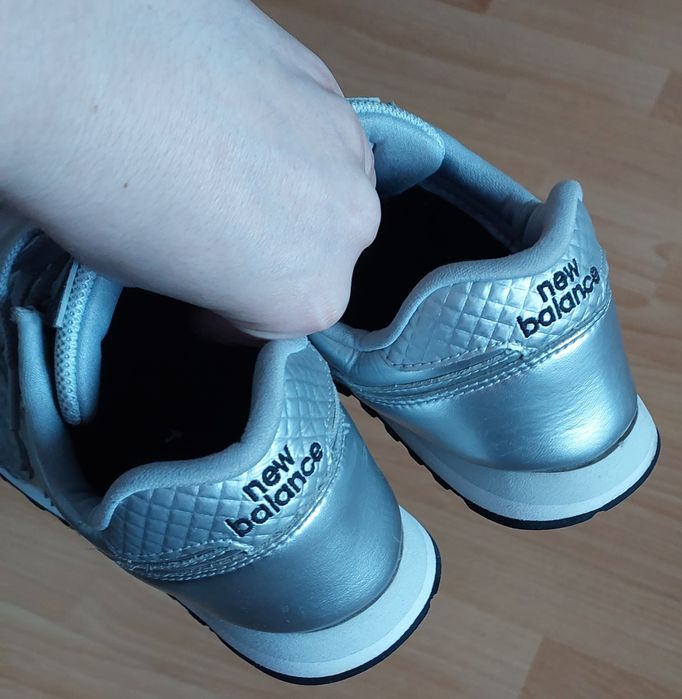 Buty damskie New Balance srebrne