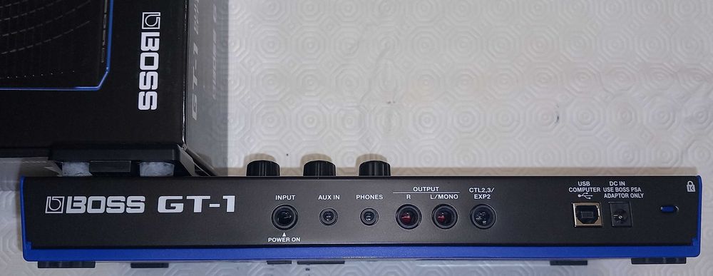 BOSS GT-1 pedaleira multi-efeitos (como nova)