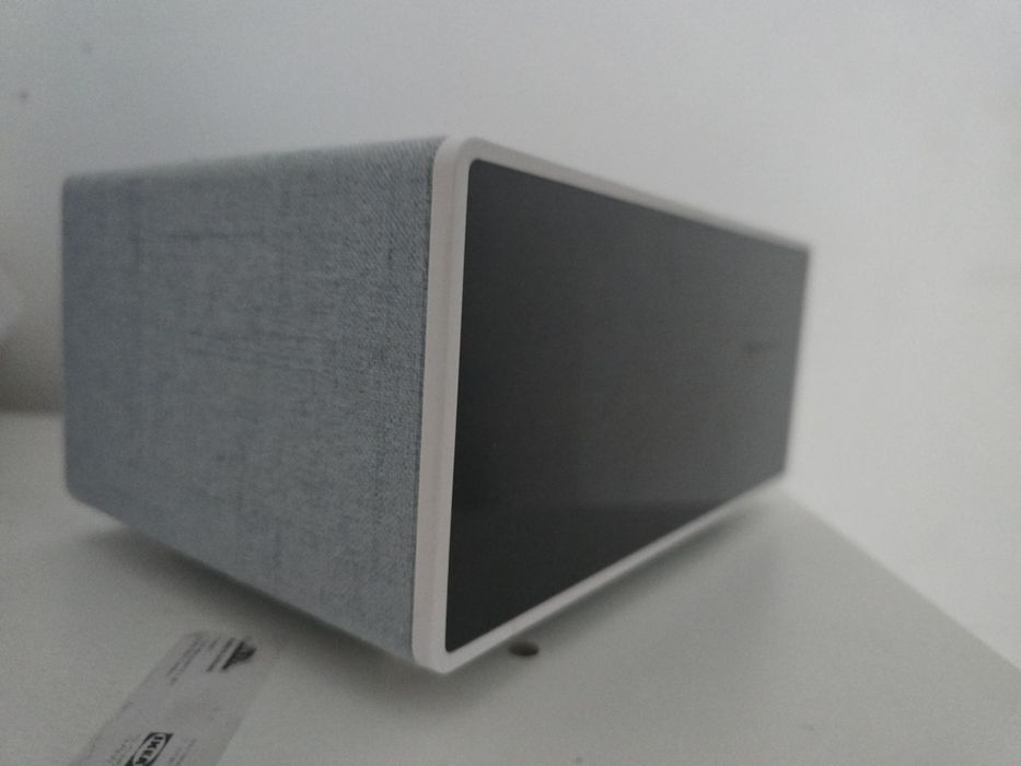 Relógio de mesa EnergySistem com Alexa integrada