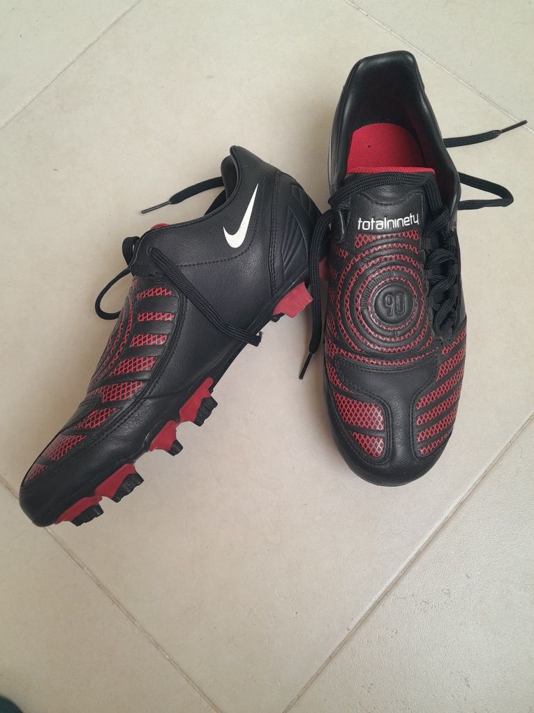 Chuteiras Nike total 90