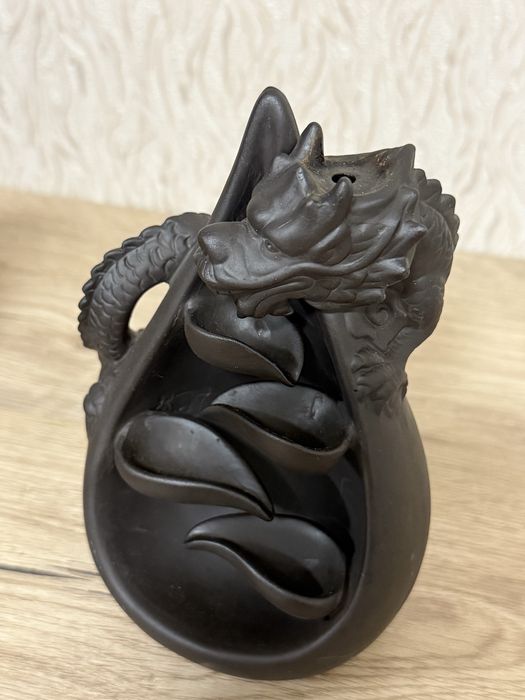 Декоративна підставка для ароматичних конусів у формі дракона