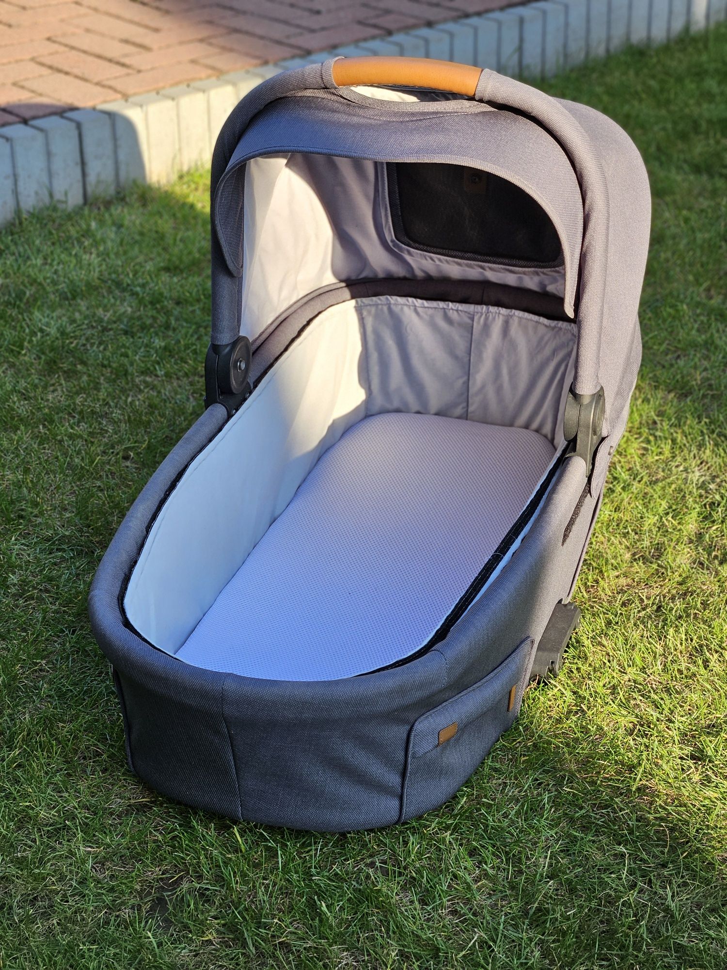 Wózek nio mutsy - gondola + spacerówka + adaptery do nosidełka cybex