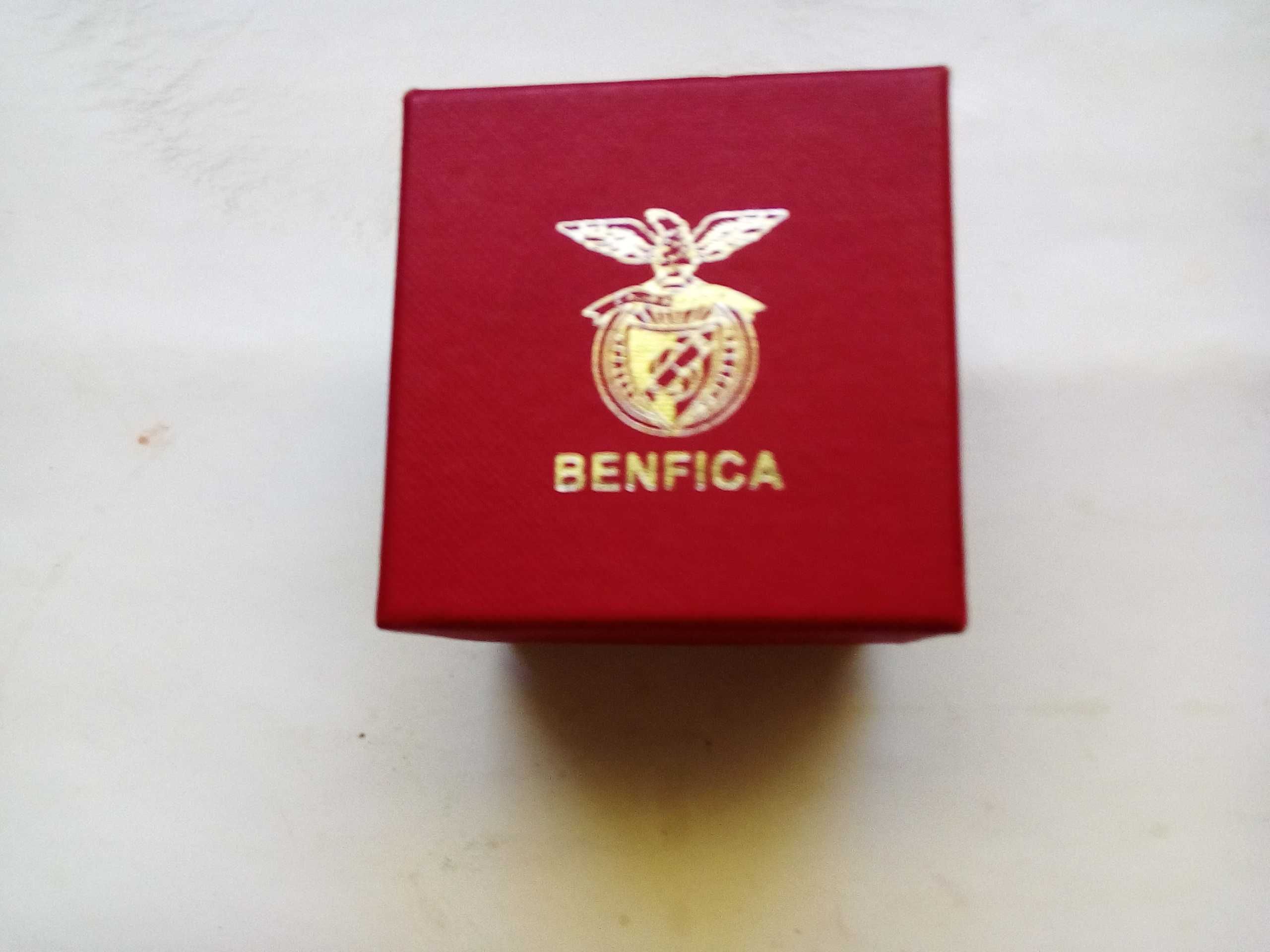 Benfica, peça em vidro com emblema