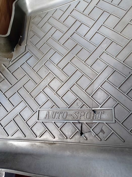 Продам коврики в машину.