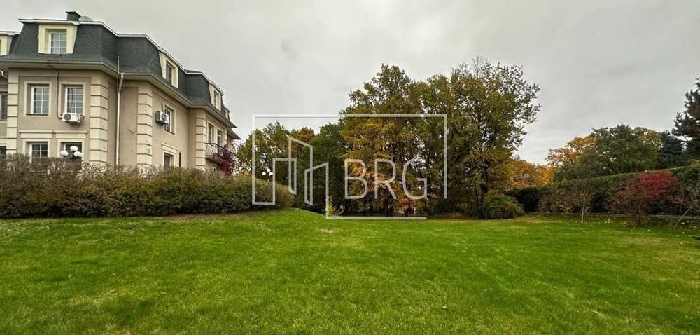 Продажа дома в коттеджном городке с выходом на Днепр 60 соток без%