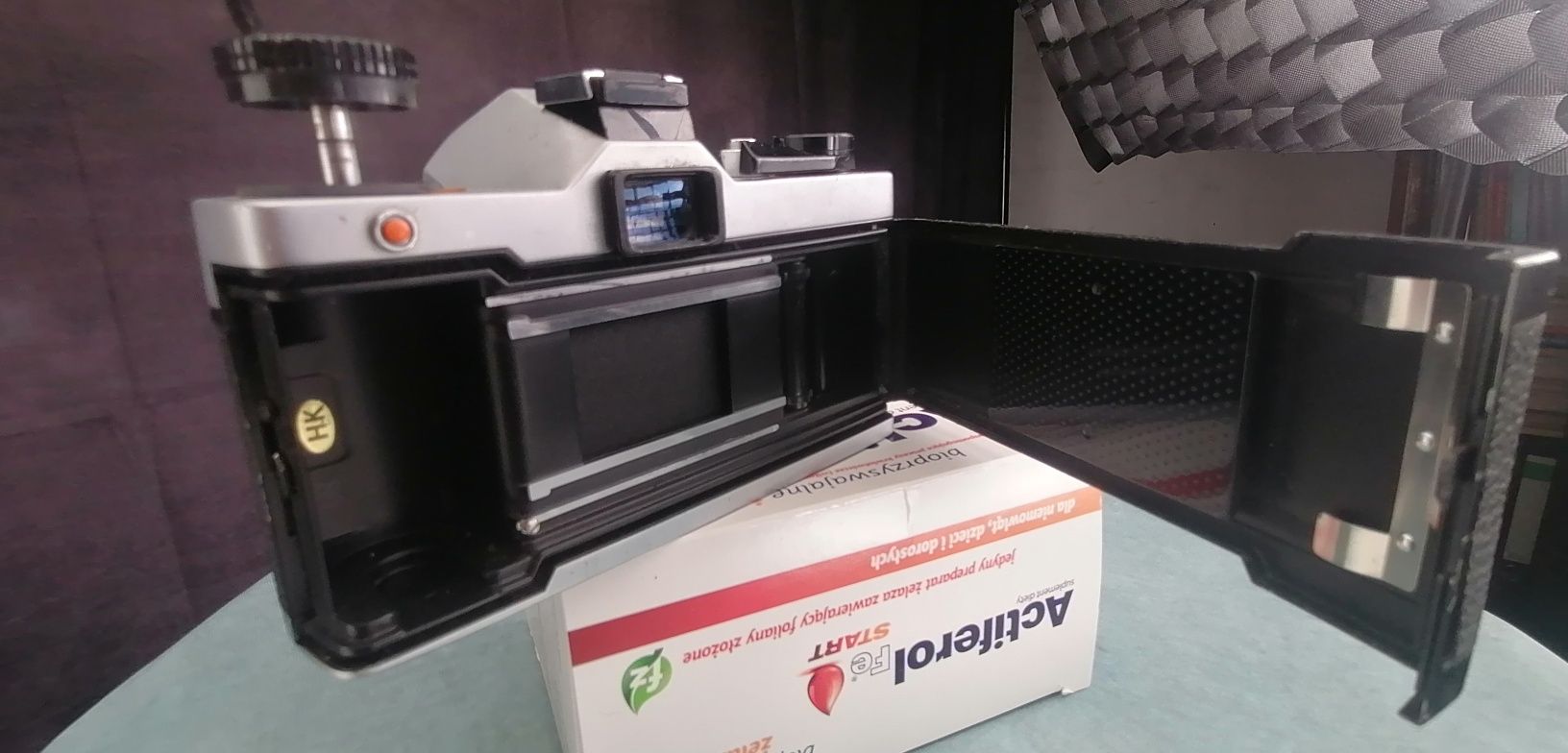 Mamiya lustrzanka analogowa z obiektywem