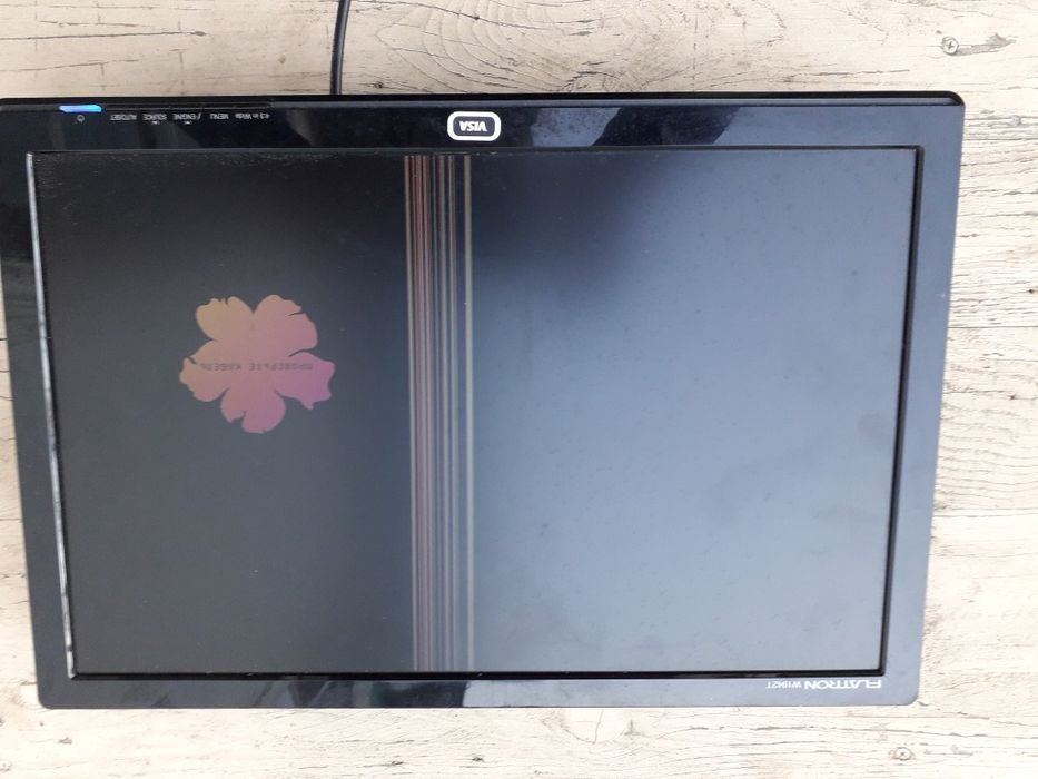 Монітор 19 дюймів