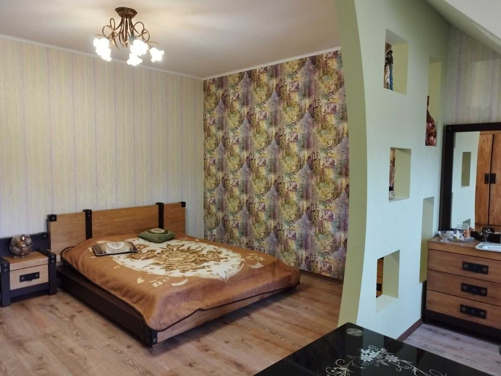 Продам шикарный дом с большим участком в Кристальном Новоалександровки