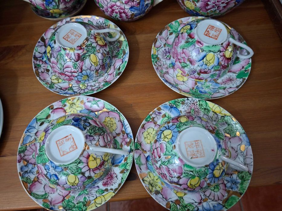 Conjunto de chávenas e bule, açucareiro e leiteiro chinesa