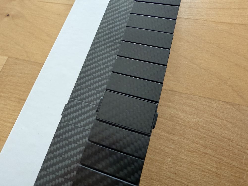 Karbonowa bransoleta Pitaka Apple Watch
