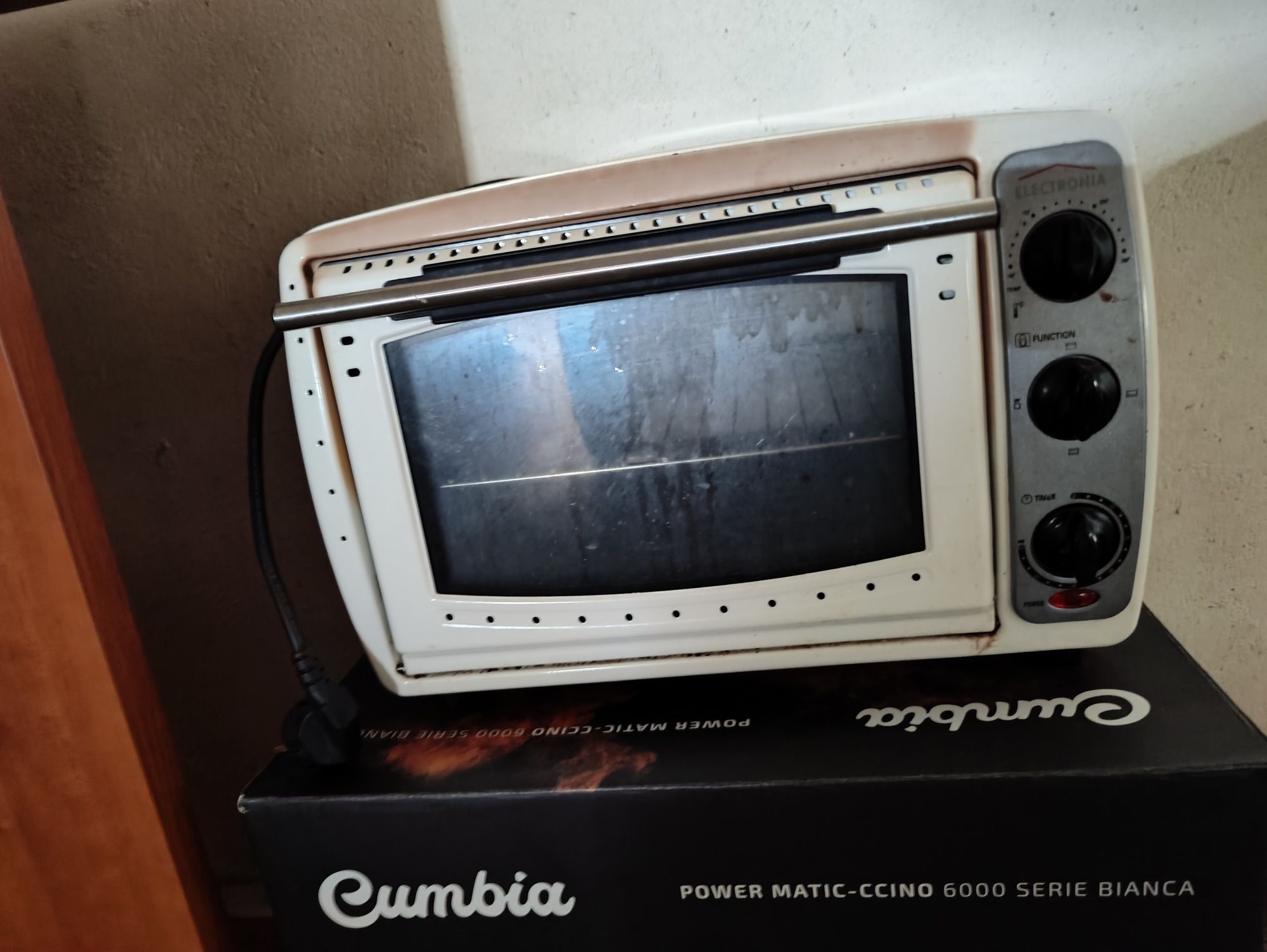 Forno elétrico pequeno