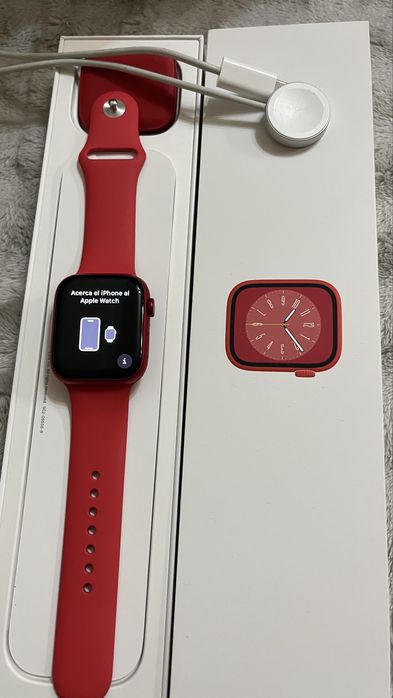 Apple Watch 8 45mm Red