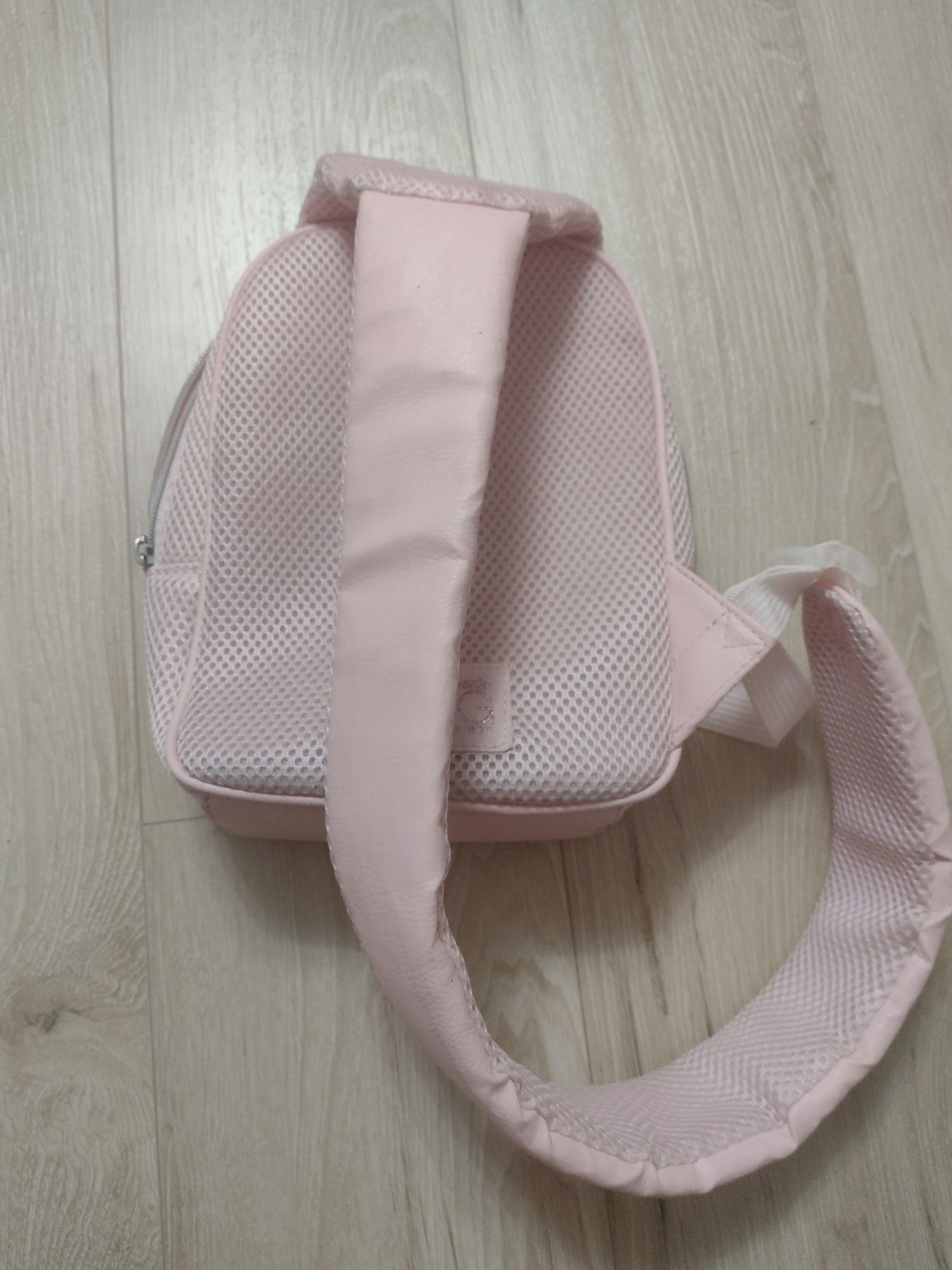 Рожева сумка з однією шлейкою
