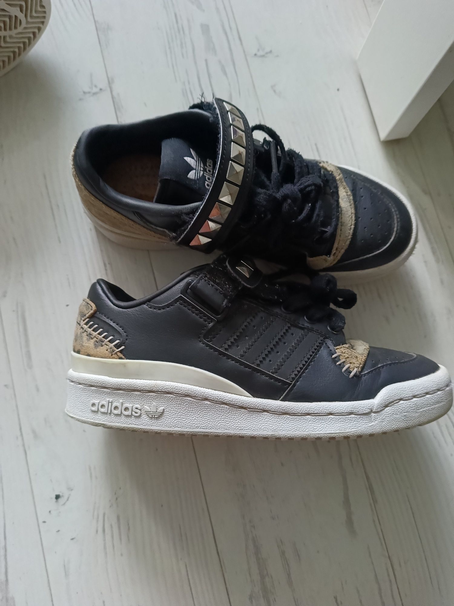 Buty Adidas dla dziewczynki r35