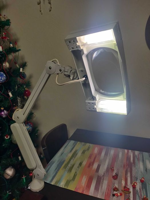 Lampa biurkowa Luxo Wave Plus 2 x 7 W z lupą x5 dioptrii