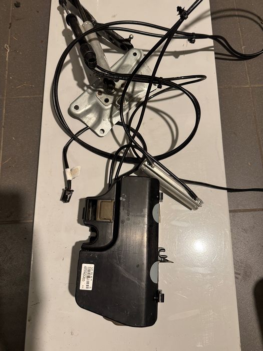 Pompa hydrauliczna klapy pokrywy  bagażnika ML W164 X164 siłownik