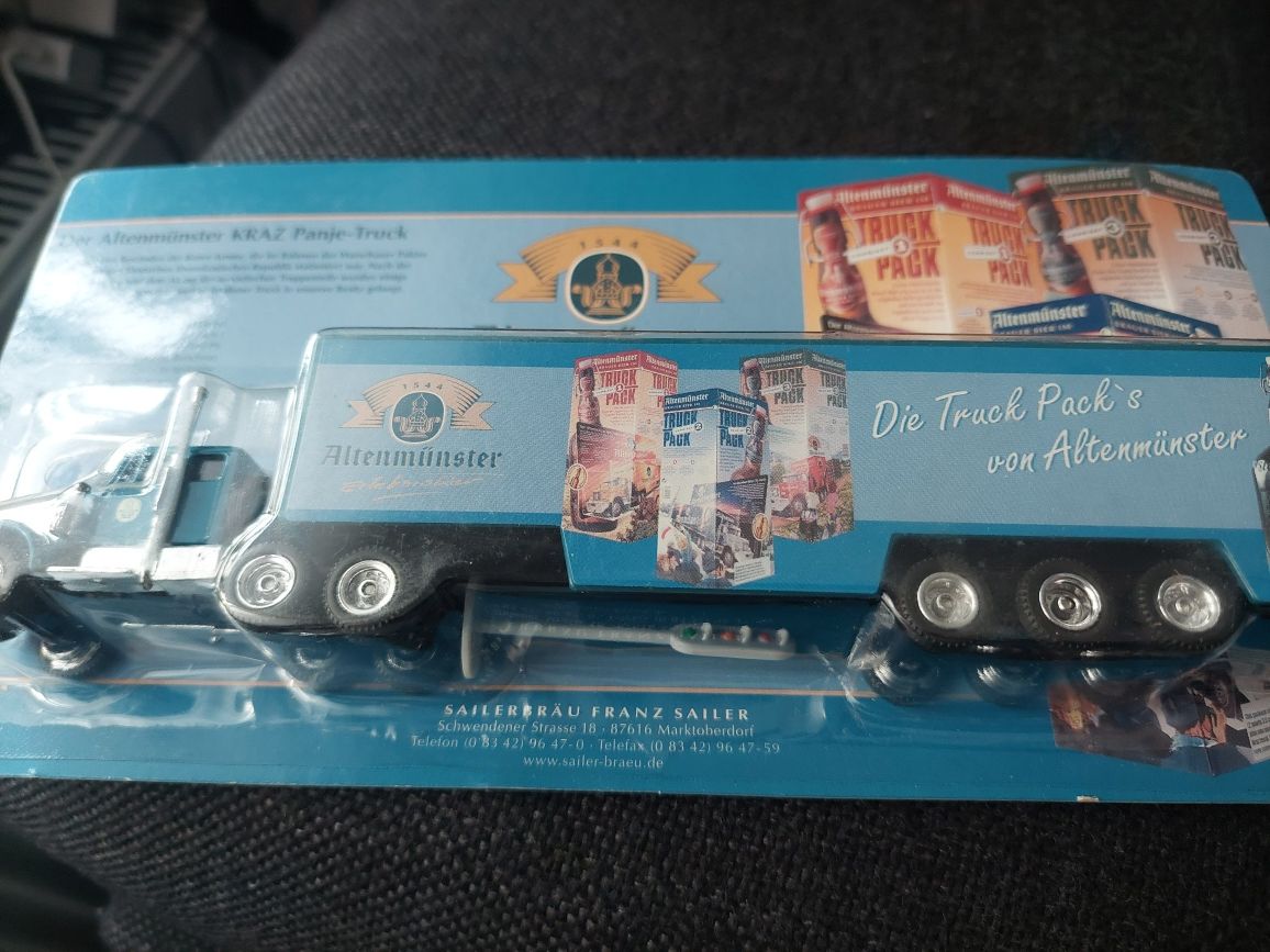 Kolekcjonerski model ciężarówki Kraz z reklamą piwa.