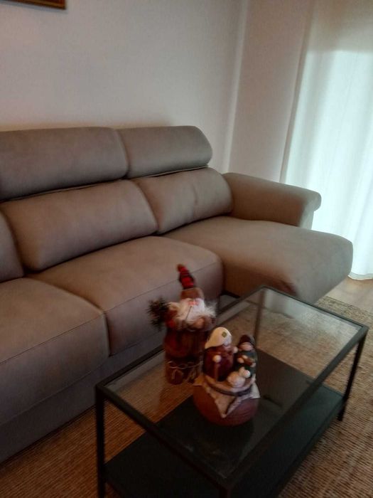 Sofa Bege Acizentado com Chaise Longue  a venda em Lavra