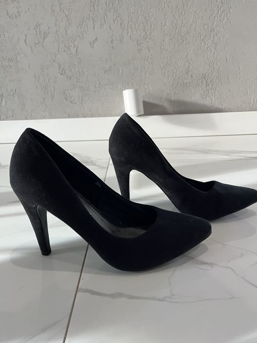 Czółenka czarne 37