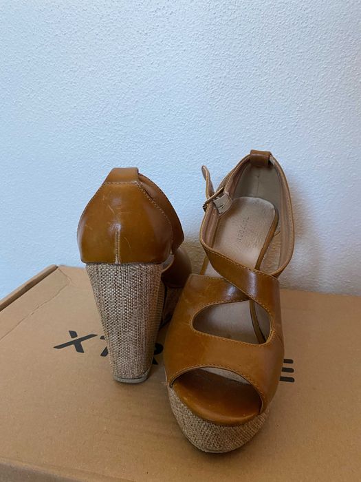 Salto alto camel Tiffosi