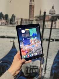планшет Apple iPad 10.2 2021 Wi-Fi 256GB Silver стан нового АКБ 100%